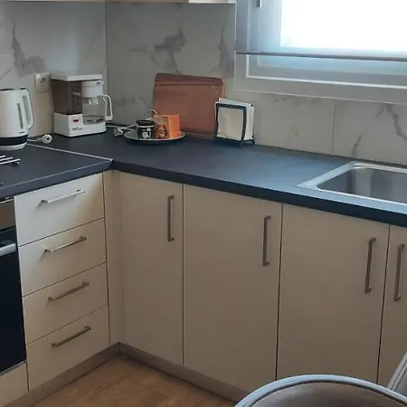 Airport Friendly House 3 *