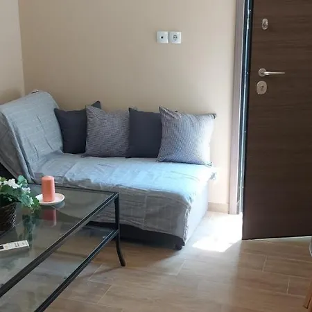 Apartment Airport Friendly House 3 *