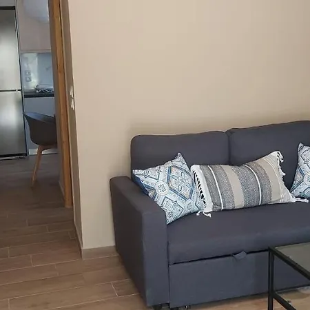 Apartment Airport Friendly House 3 *