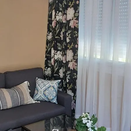Apartment Airport Friendly House 3 *